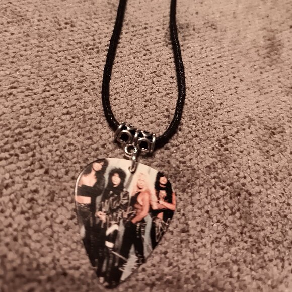 MOTLEY CRUE GROUP GUITAR PICK NECKLACE - Picture 1 of 1